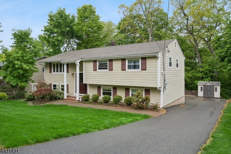 60 Edgemere Rd