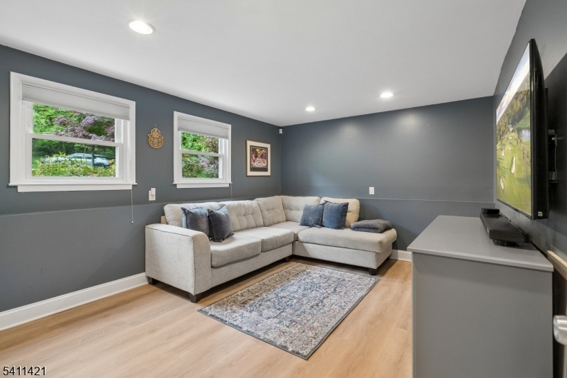 60 Edgemere Rd