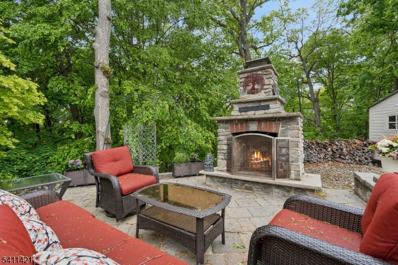60 Edgemere Rd