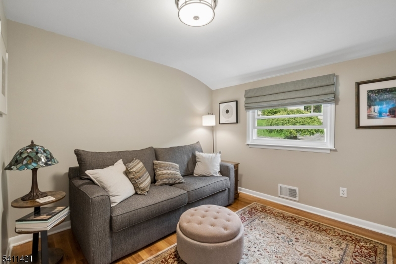 60 Edgemere Rd