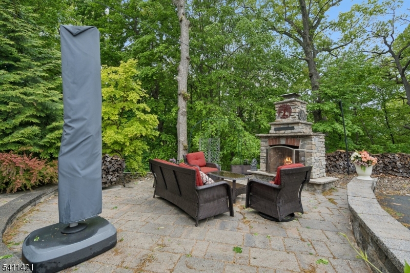 60 Edgemere Rd