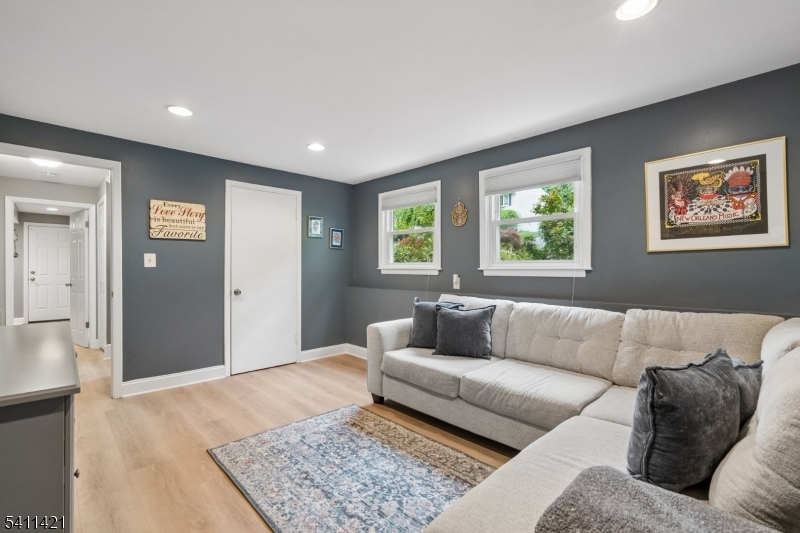 60 Edgemere Rd