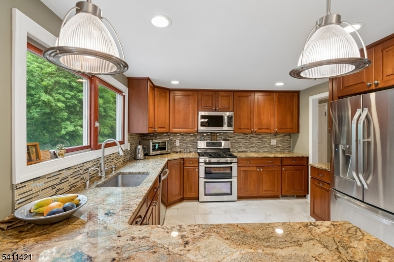 60 Edgemere Rd