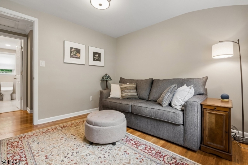 60 Edgemere Rd