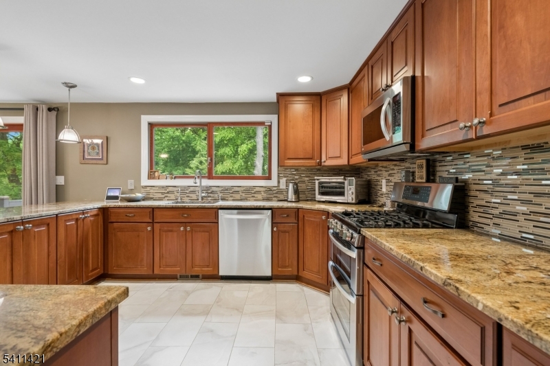 60 Edgemere Rd