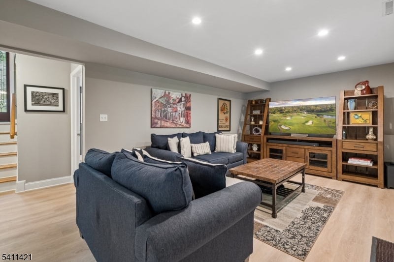 60 Edgemere Rd
