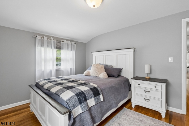 60 Edgemere Rd
