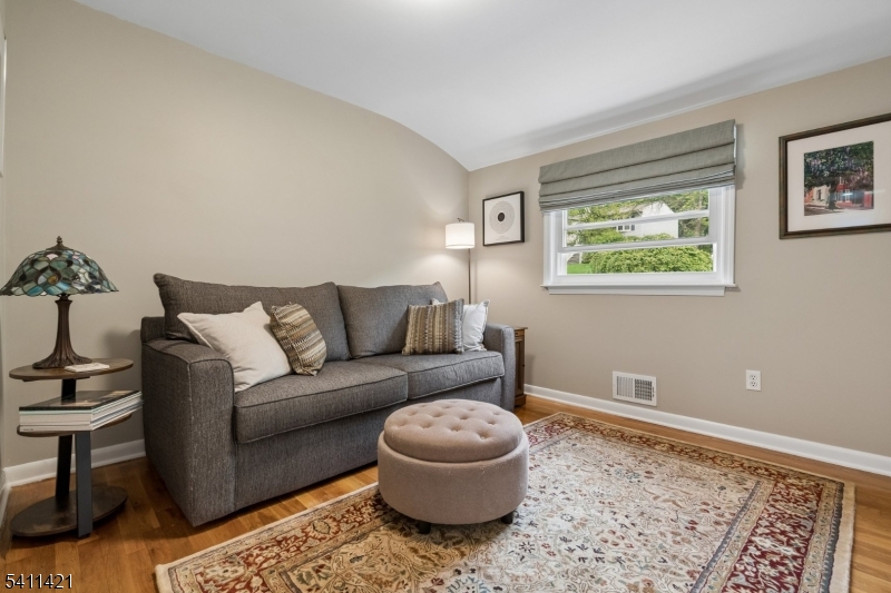 60 Edgemere Rd