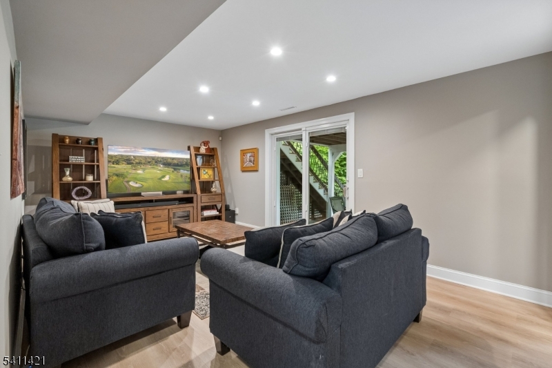 60 Edgemere Rd