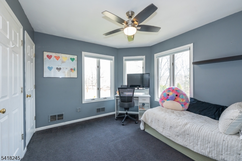 35 Turnberry Rd