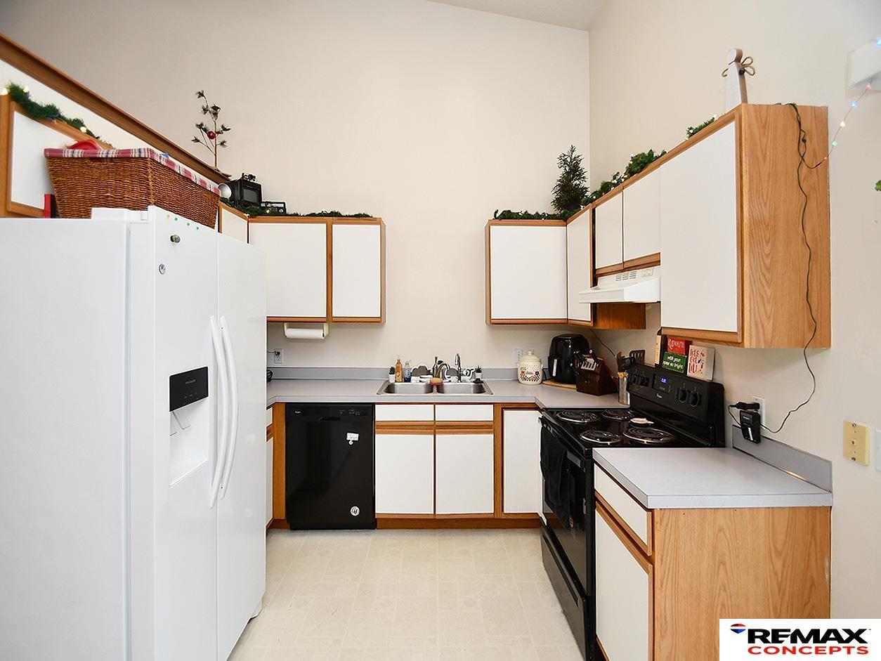752 W Belmont Avenue