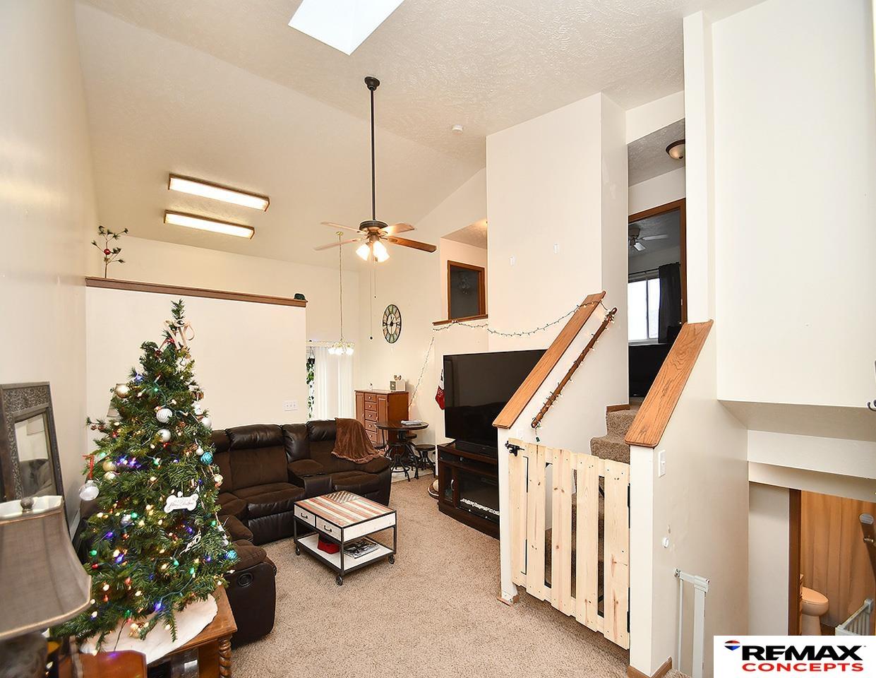 752 W Belmont Avenue