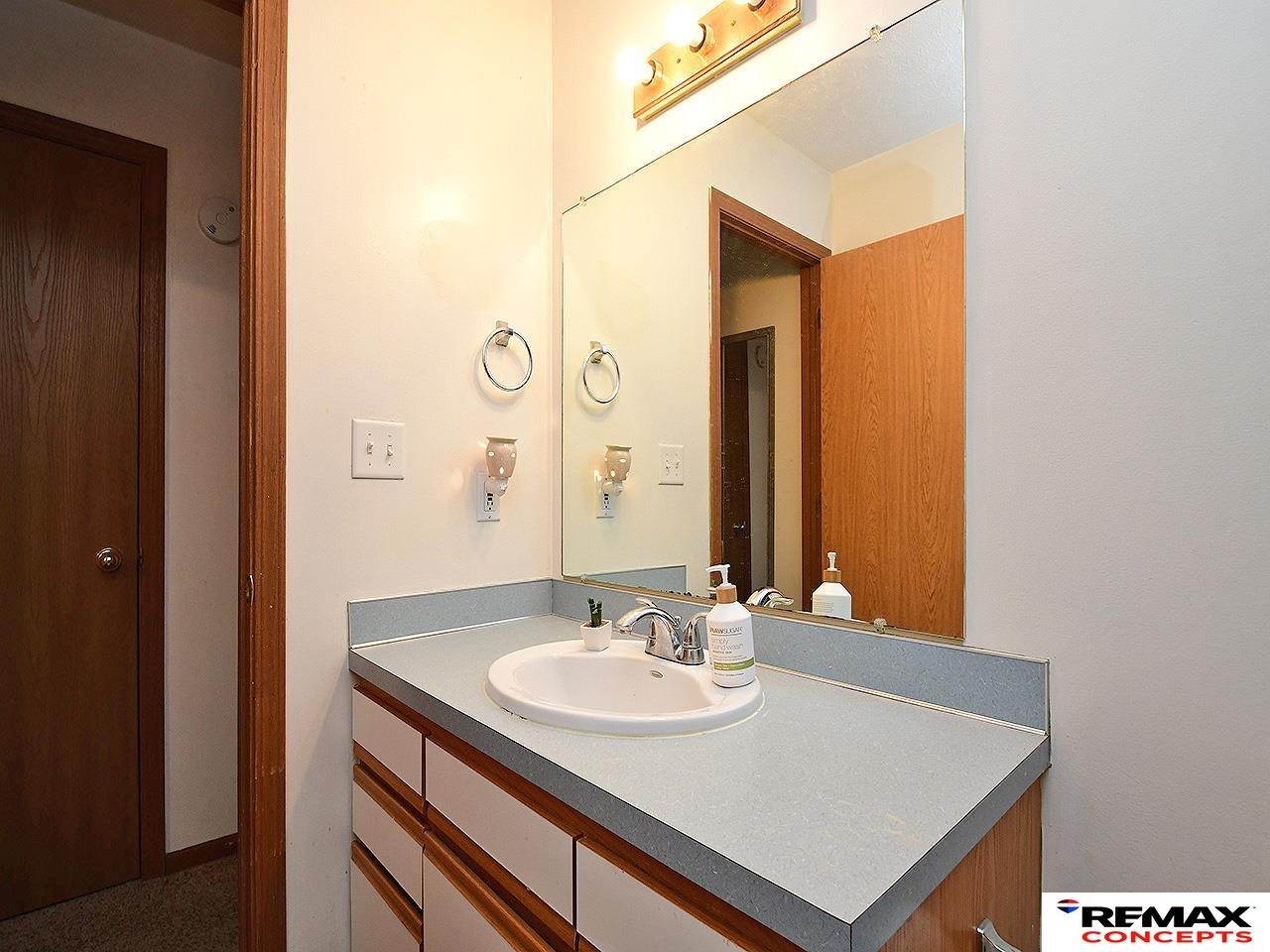 752 W Belmont Avenue