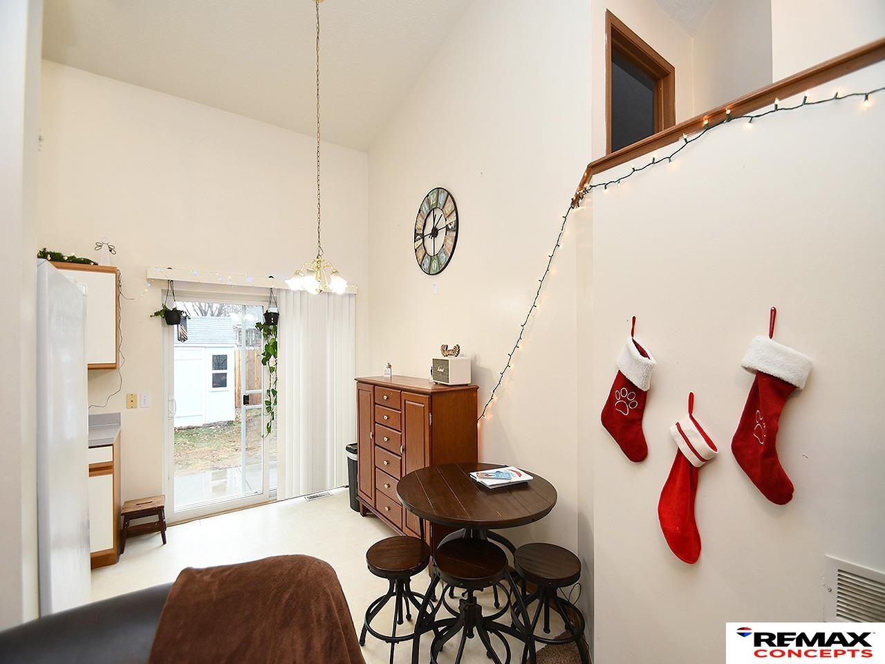 752 W Belmont Avenue
