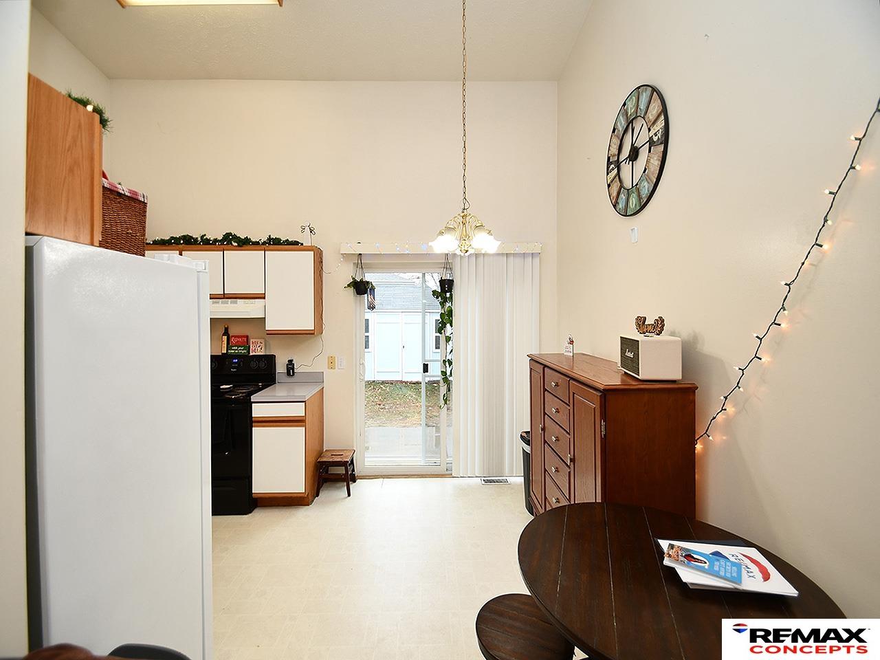 752 W Belmont Avenue