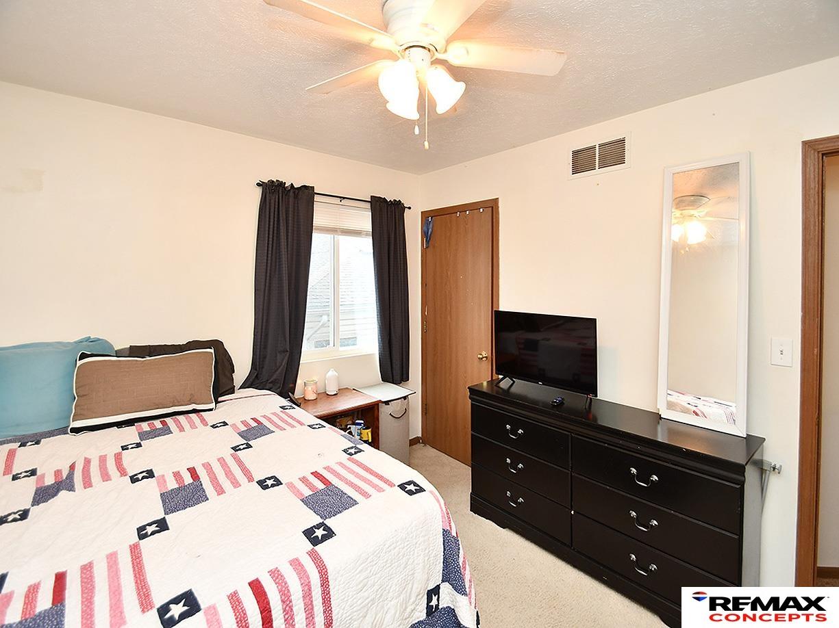 752 W Belmont Avenue