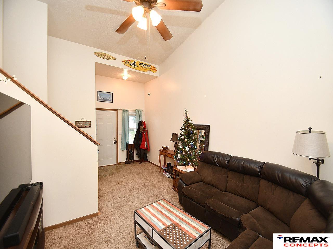 752 W Belmont Avenue