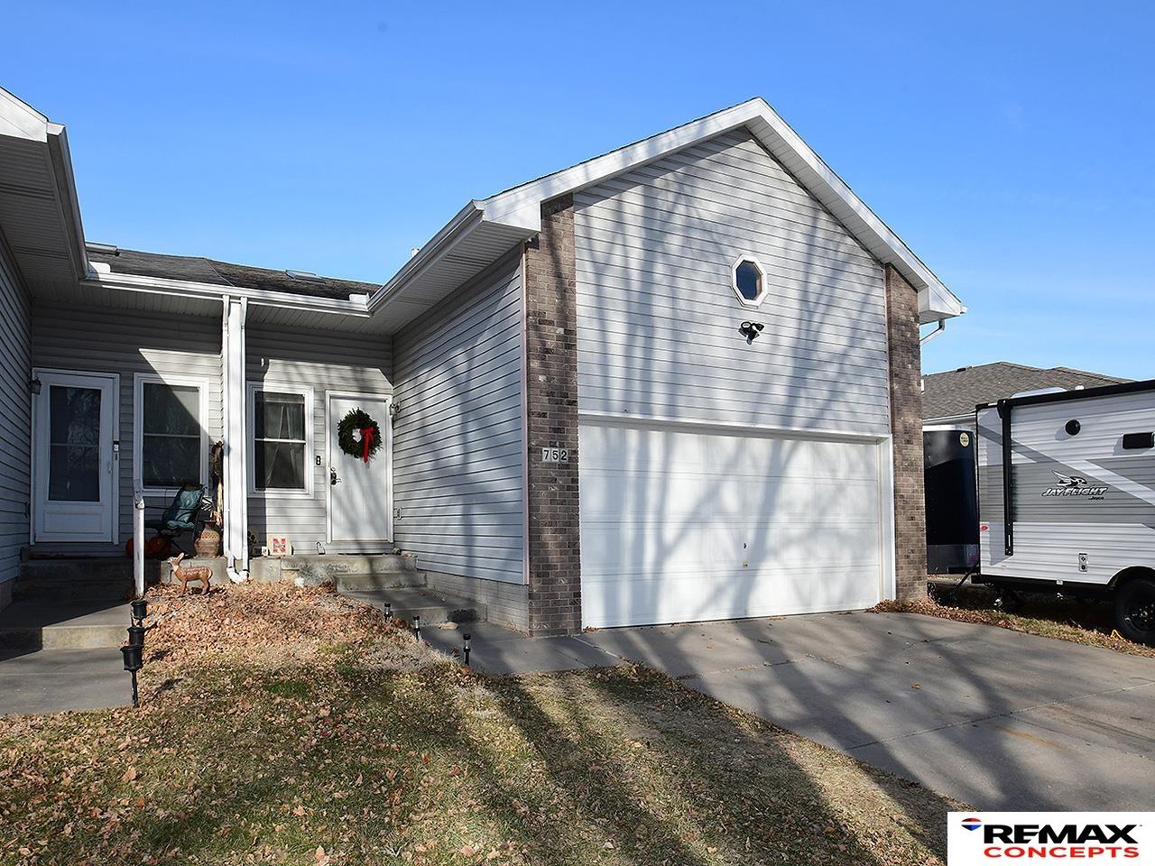 752 W Belmont Avenue