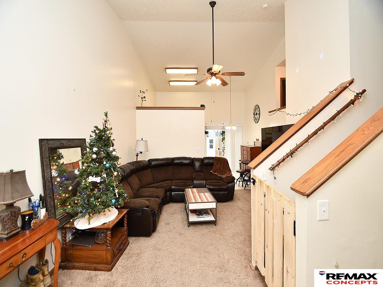 752 W Belmont Avenue