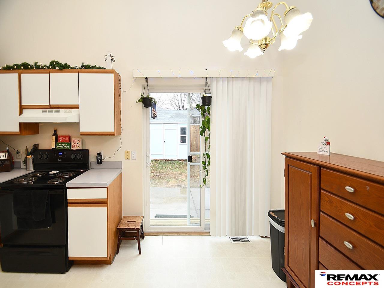 752 W Belmont Avenue