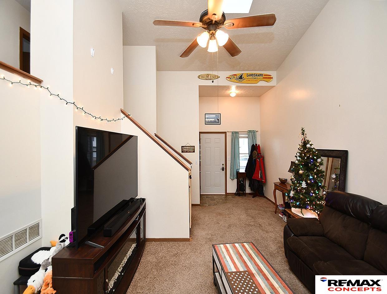752 W Belmont Avenue