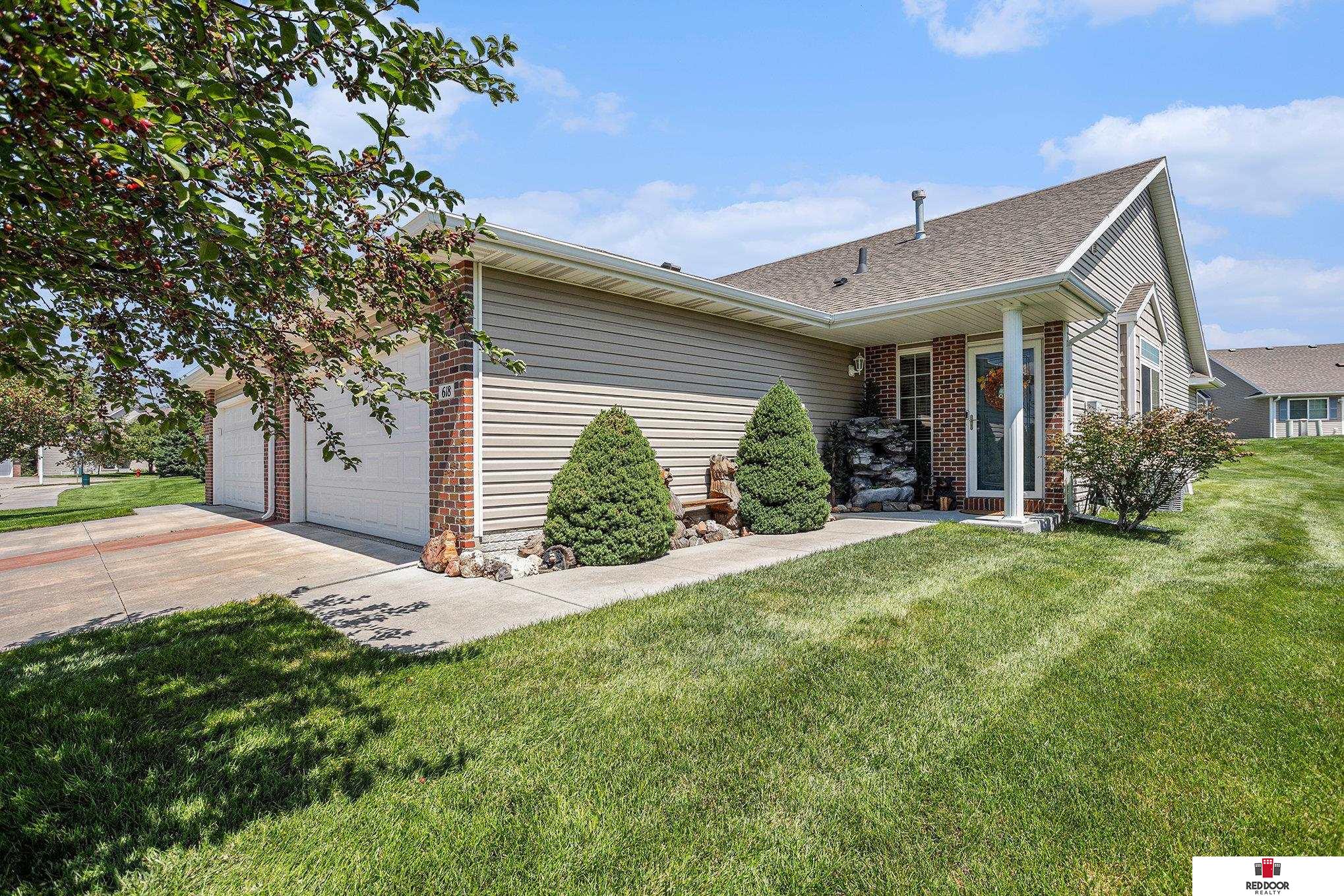 618 CARLTON Drive