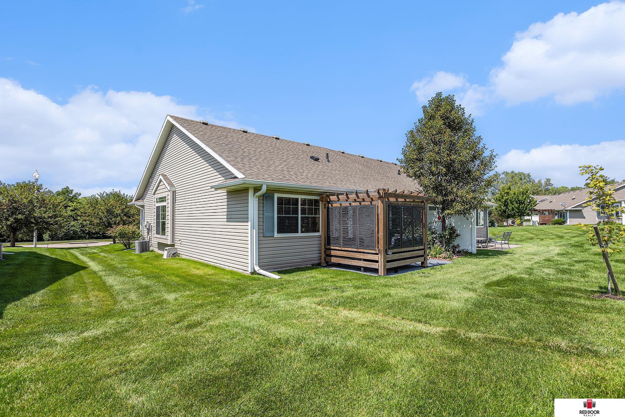 618 CARLTON Drive