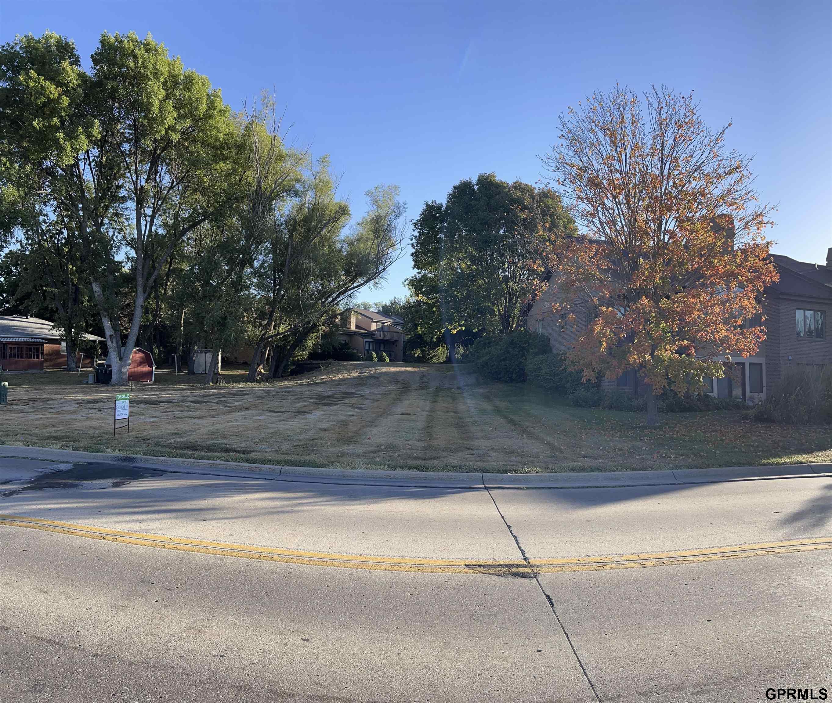 6711 Holmes Court