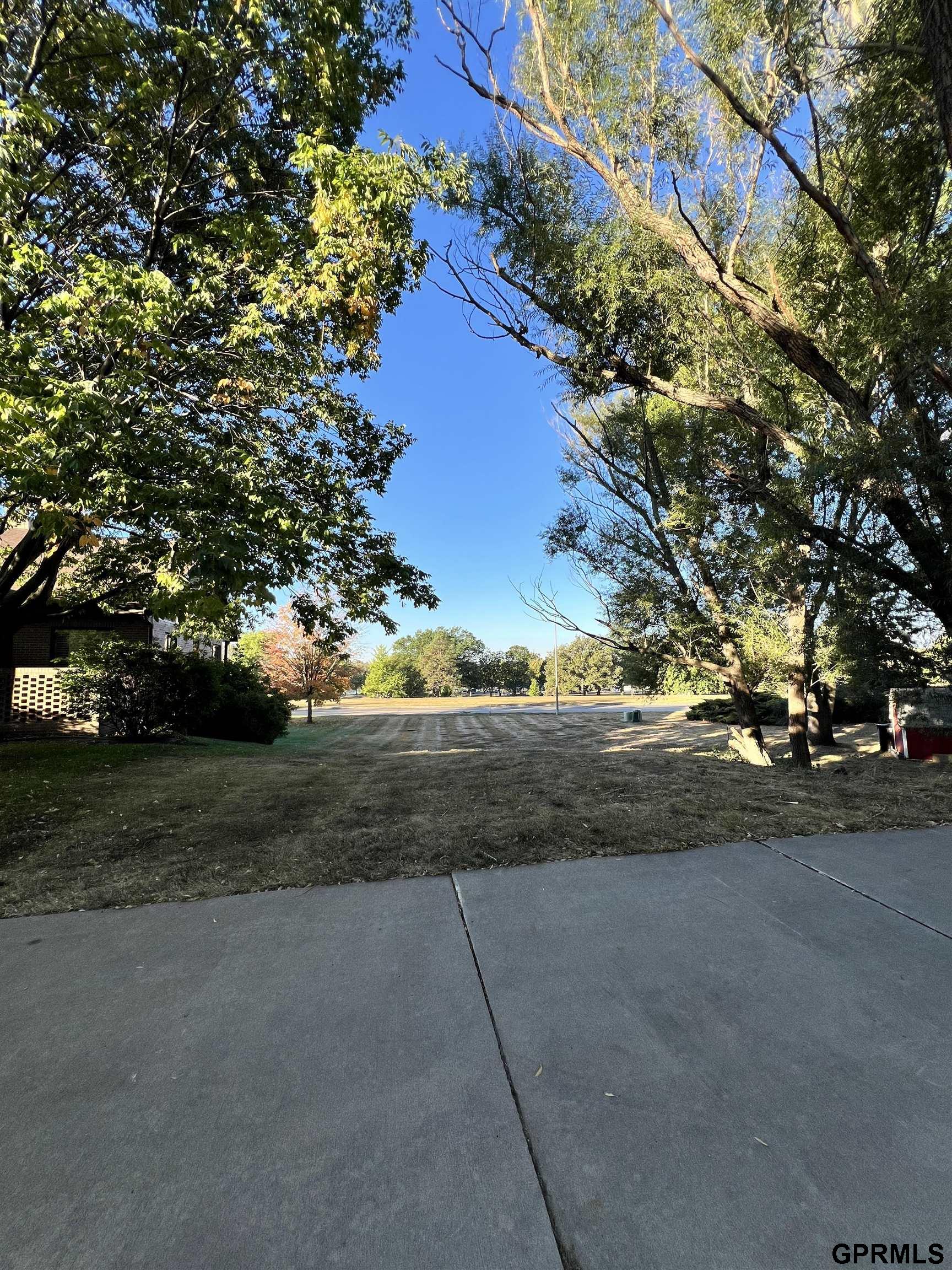 6711 Holmes Court