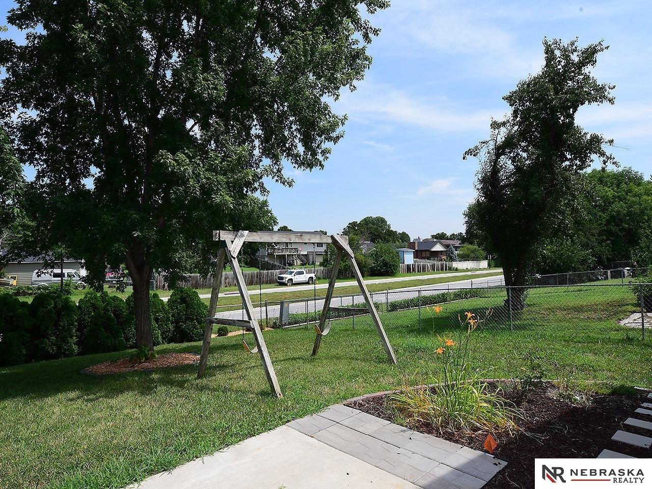 524 W Burt Drive