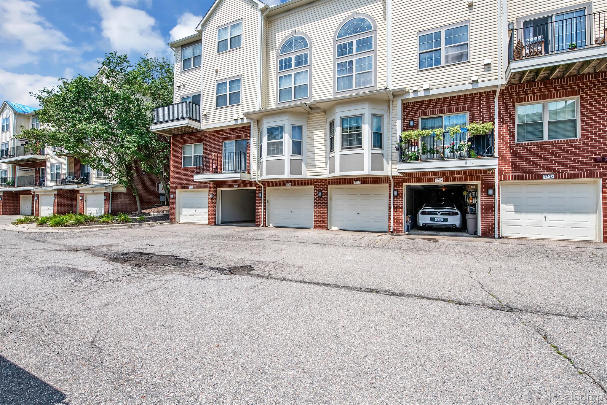 3216 NEWBURY PL