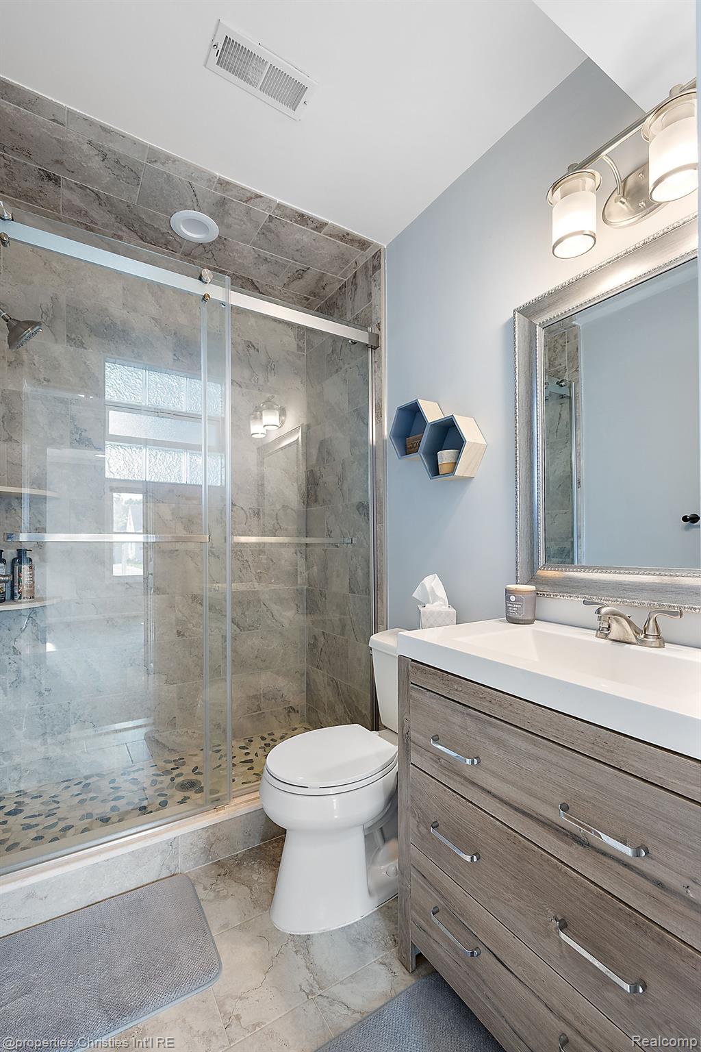 3521 WOODLAND Avenue