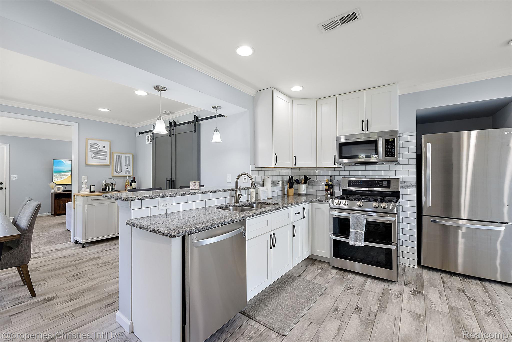 3521 WOODLAND Avenue