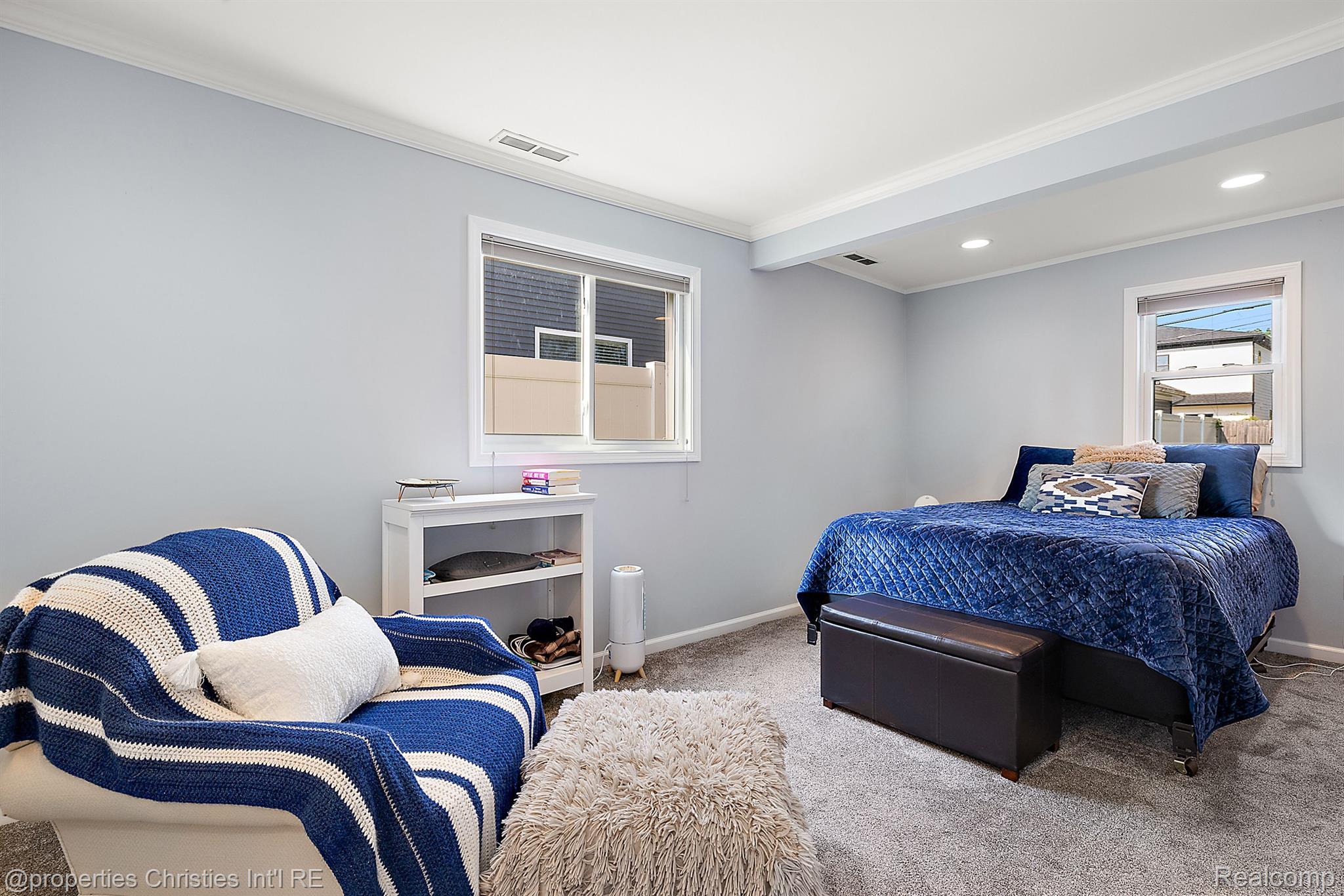 3521 WOODLAND Avenue