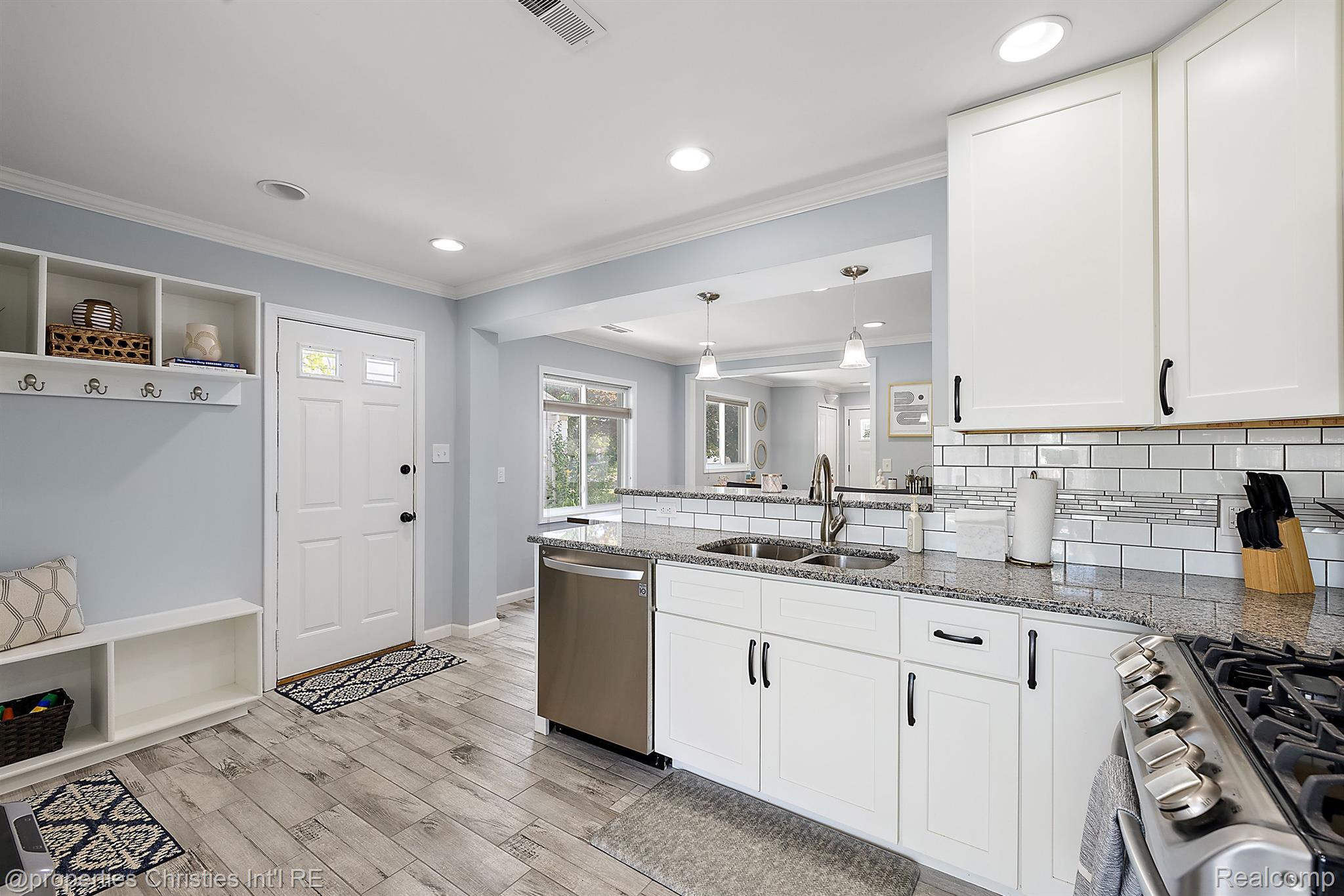 3521 WOODLAND Avenue