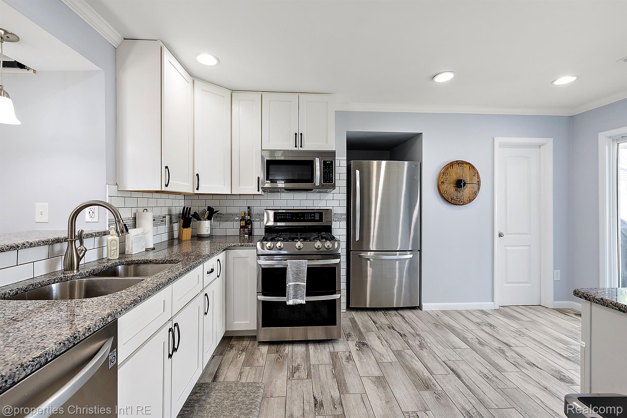 3521 WOODLAND Avenue