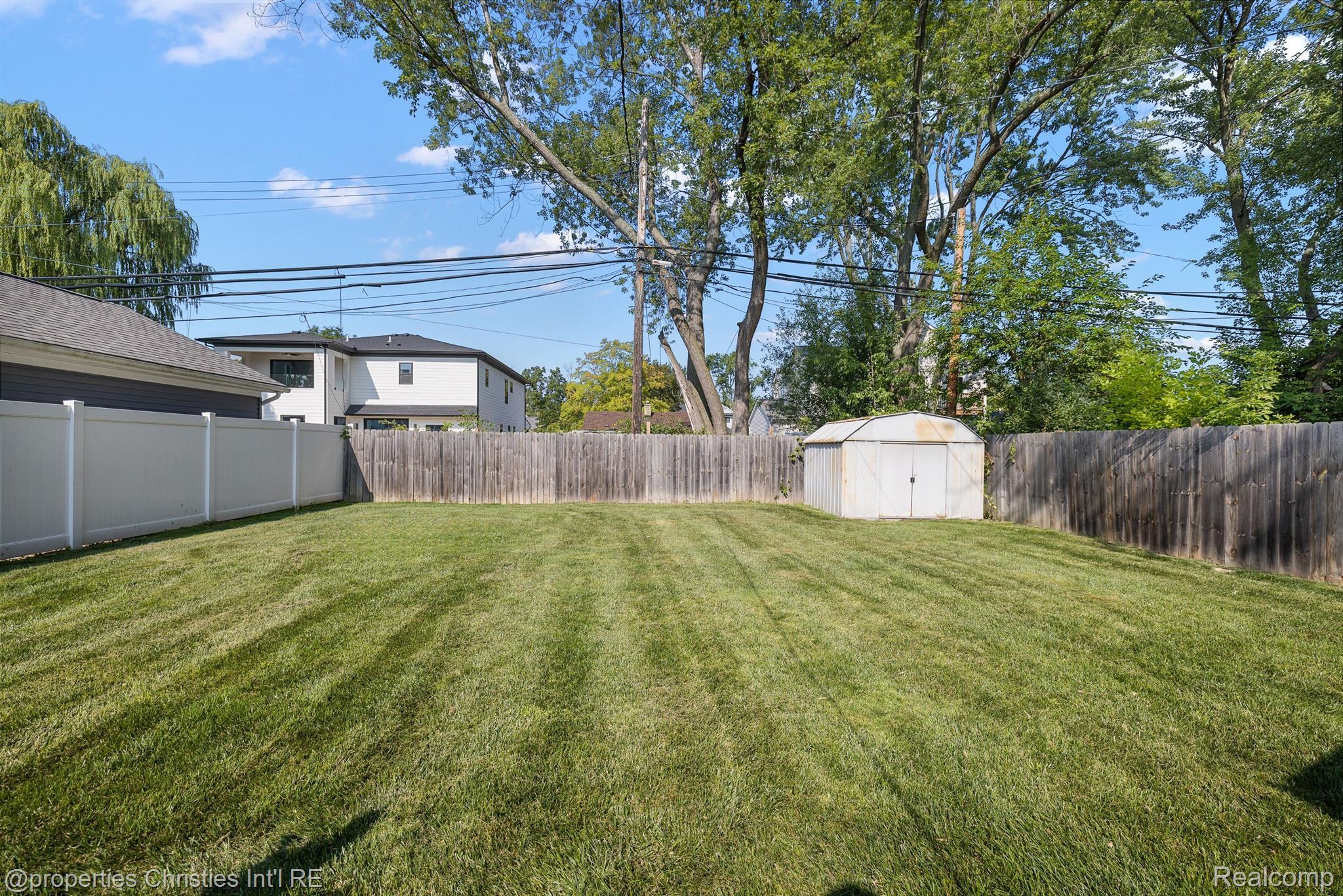 3521 WOODLAND Avenue