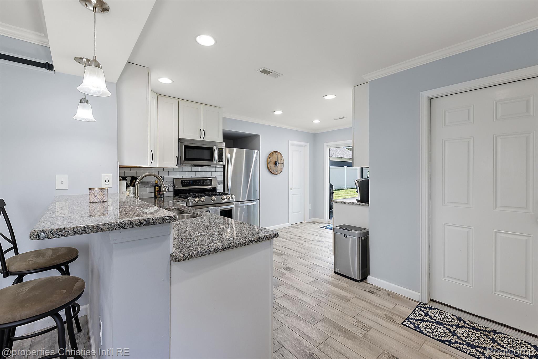 3521 WOODLAND Avenue