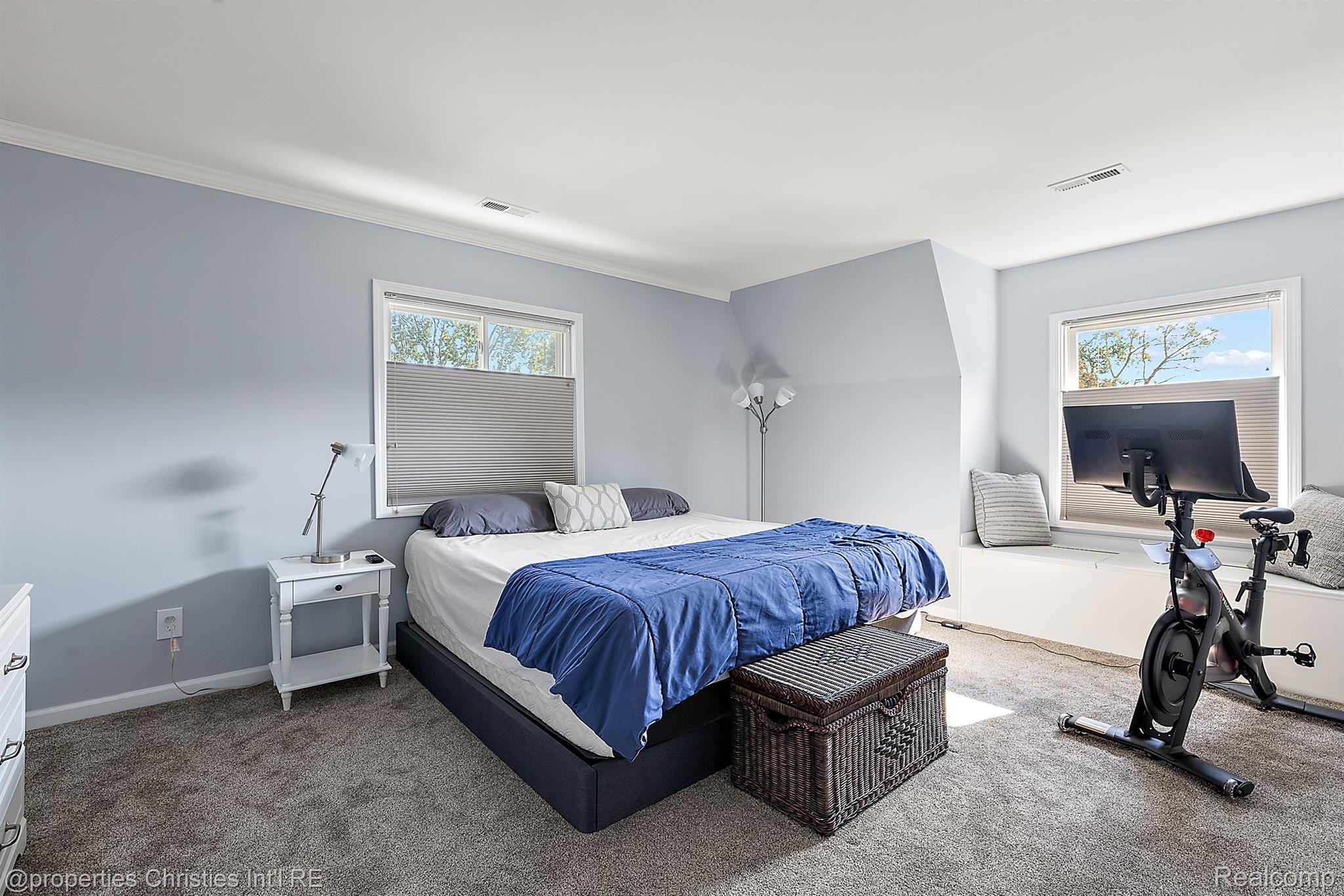 3521 WOODLAND Avenue