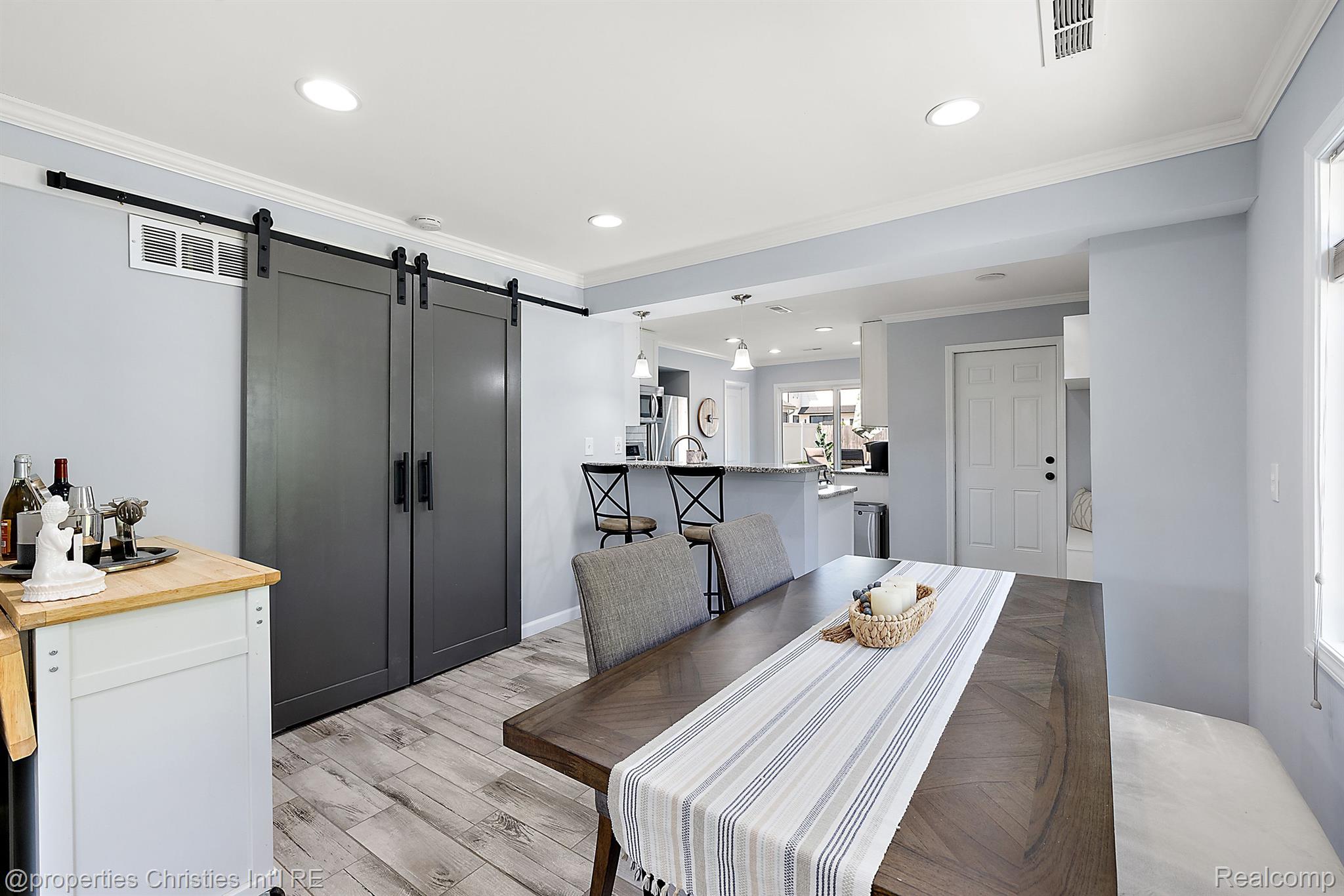 3521 WOODLAND Avenue