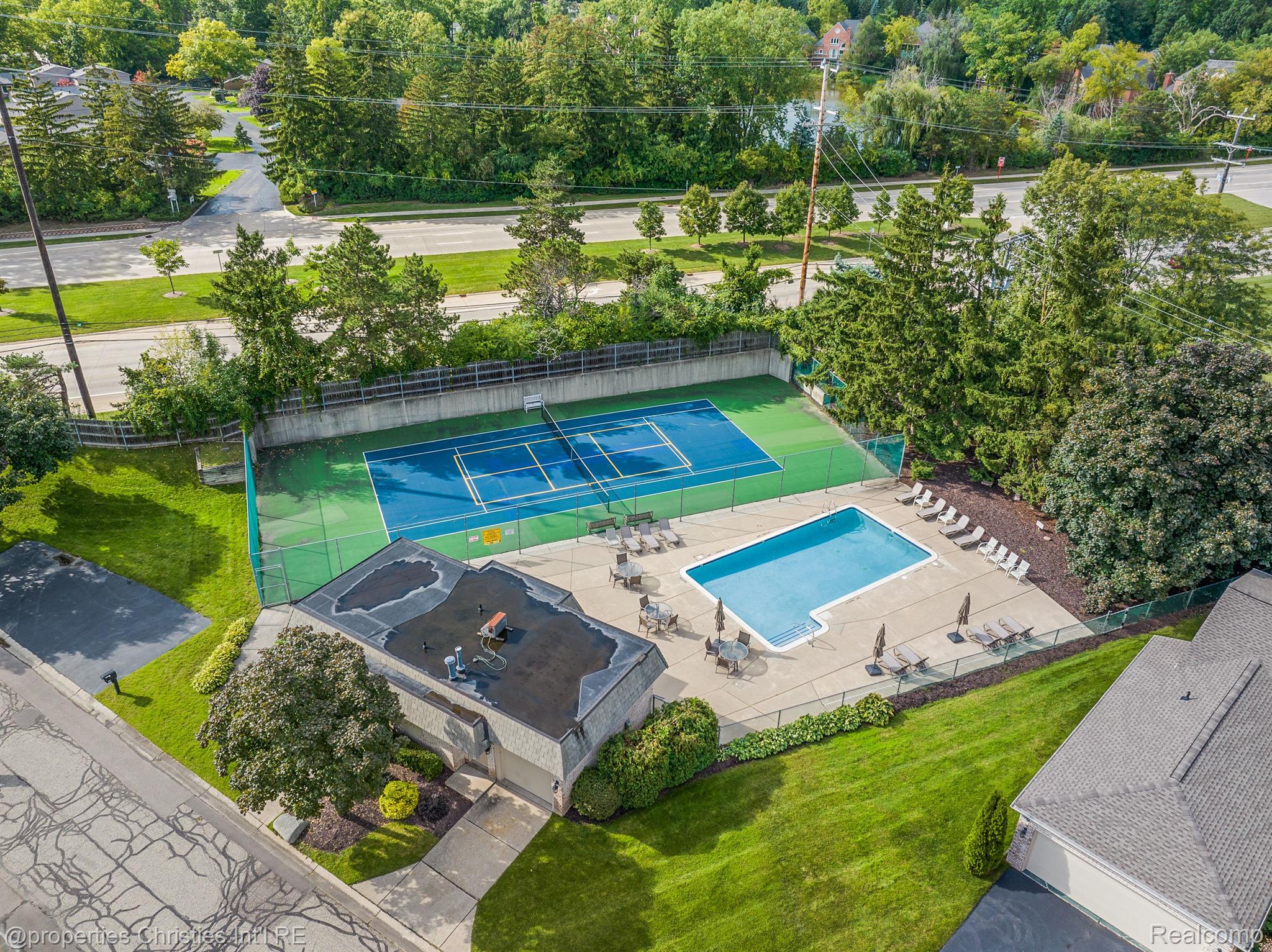 5106 WOODLANDS Trail