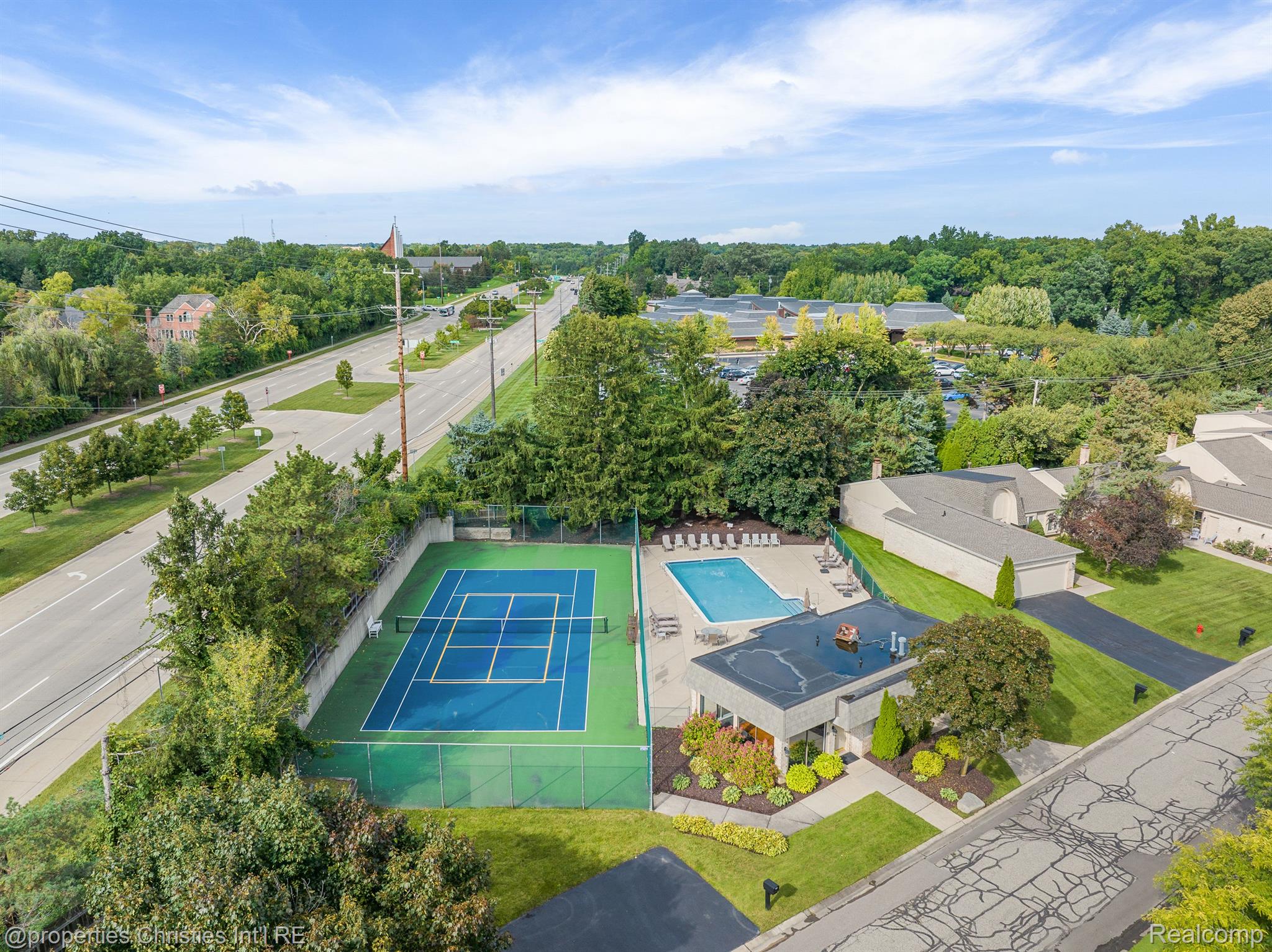 5106 WOODLANDS Trail