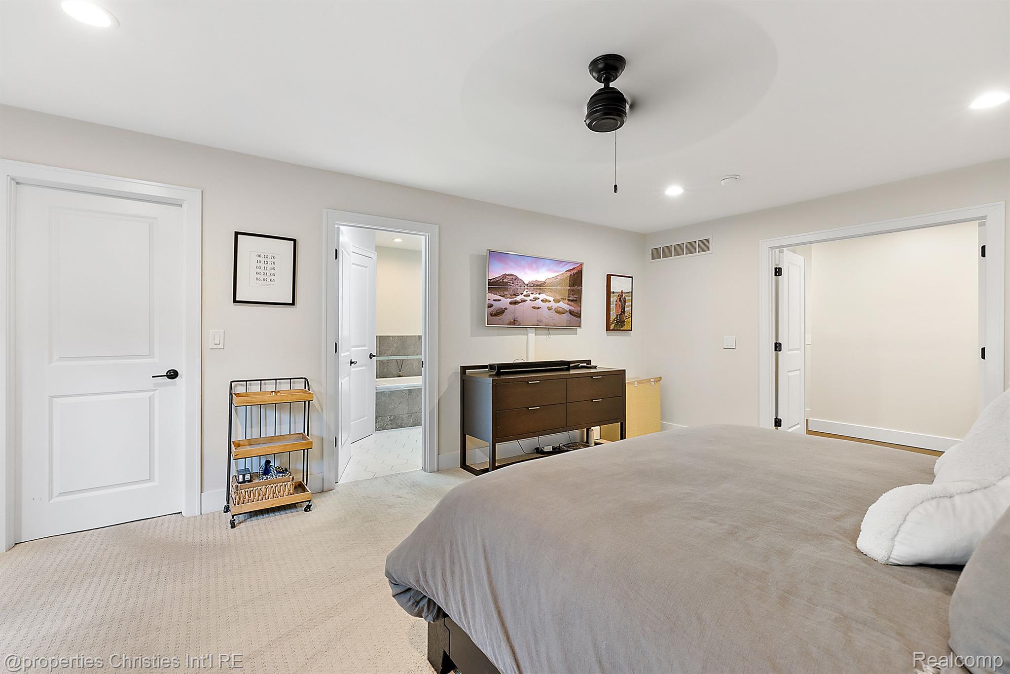 5106 WOODLANDS Trail