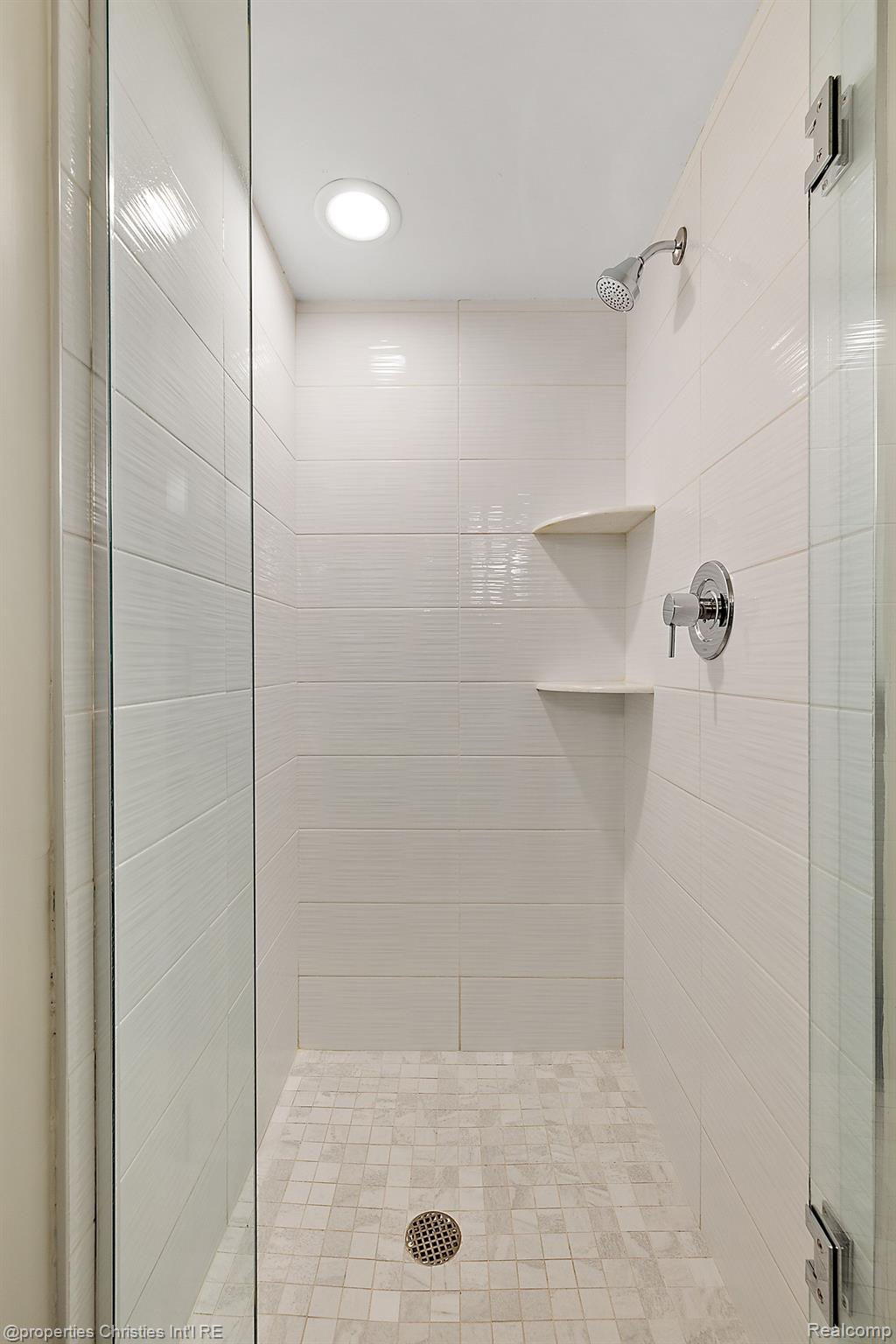 5106 WOODLANDS Trail