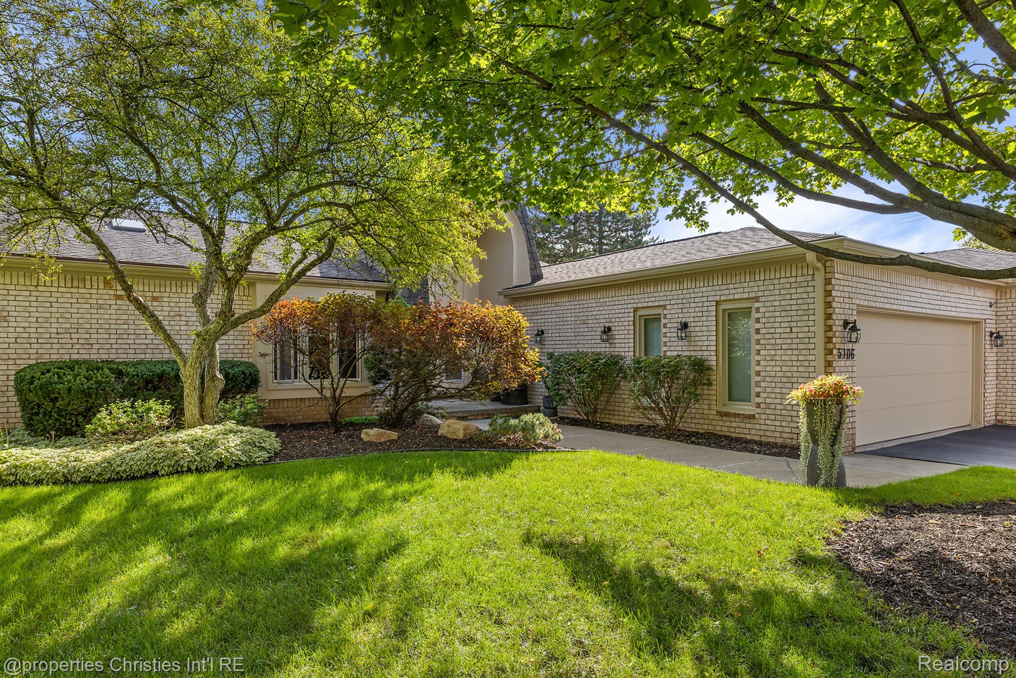 5106 WOODLANDS Trail