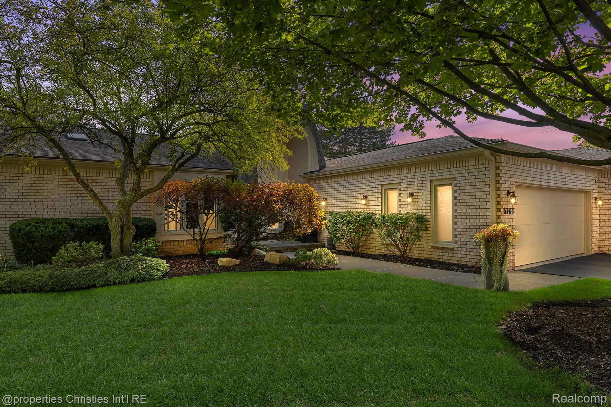 5106 WOODLANDS Trail