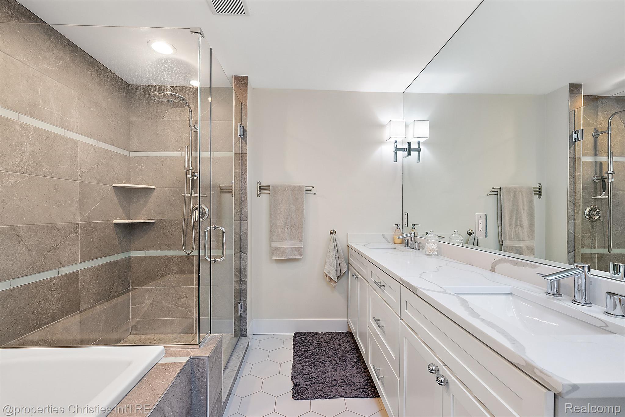 5106 WOODLANDS Trail