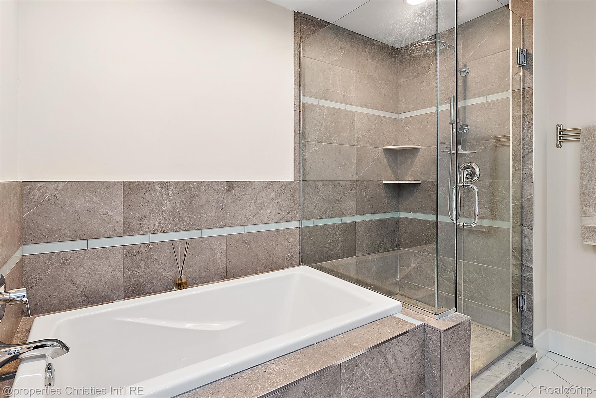 5106 WOODLANDS Trail