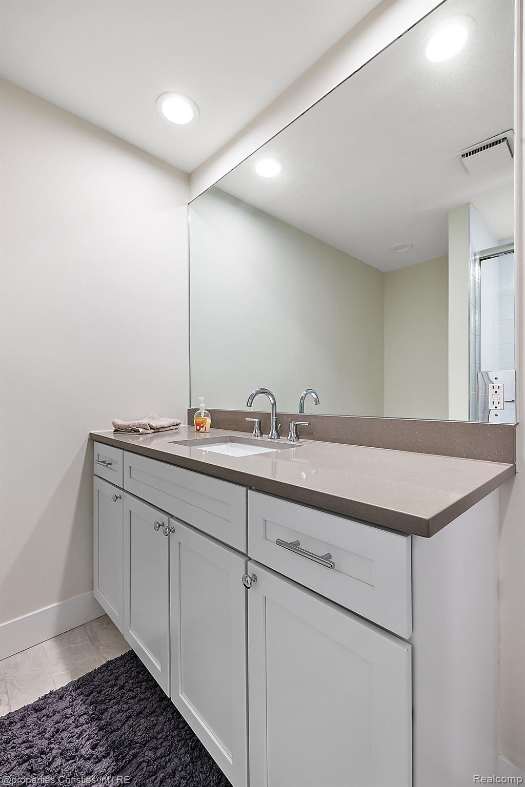 5106 WOODLANDS Trail