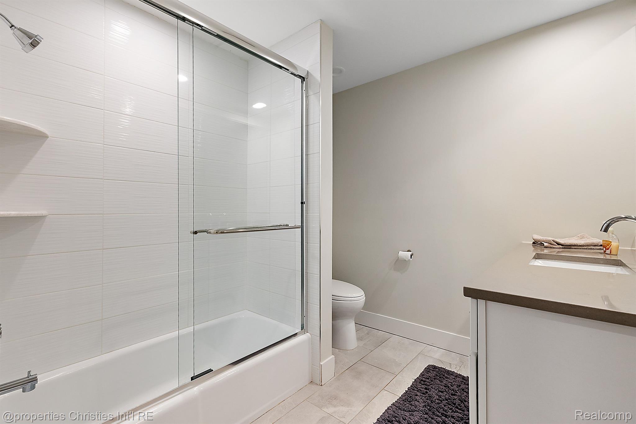 5106 WOODLANDS Trail
